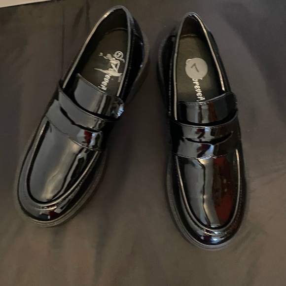 Forever black patent loafers shoes size 7 - Picture 1 of 12